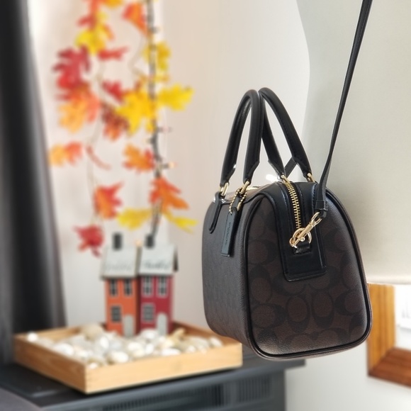 🚫SOLD🚫🥳Host Pick🥳 Coach Signature Mini Bennett - Picture 4 of 5